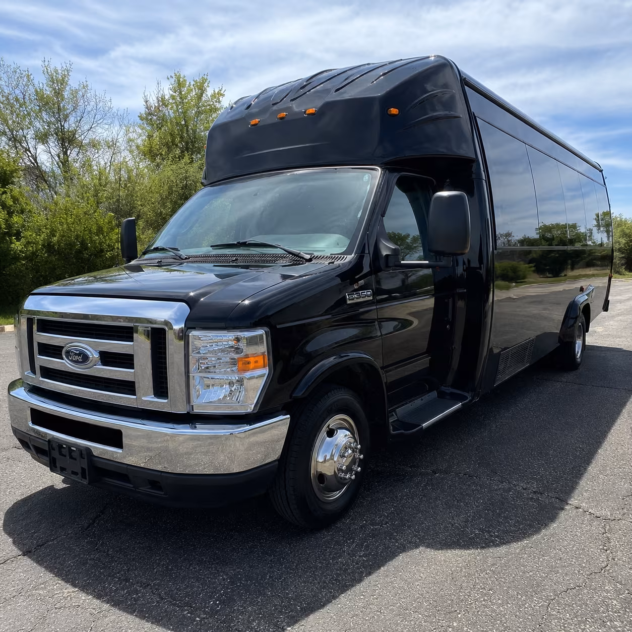 Baton Rouge Birthday, Sweet 16, & Quinceañera Transportation party bus exterior